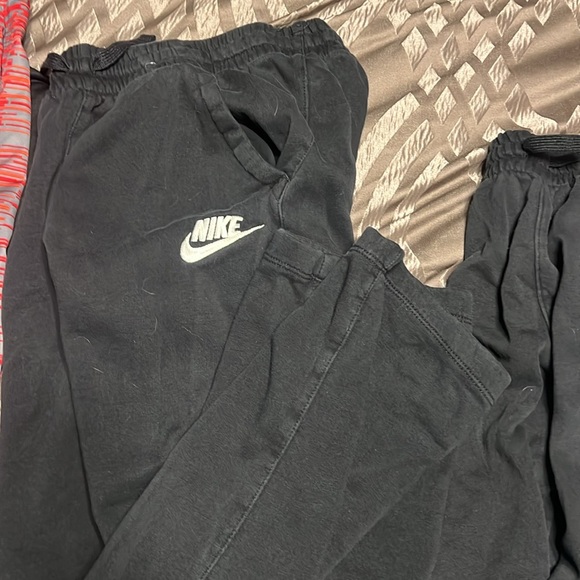 Nike sweatpants 3 pairs - Picture 2 of 7